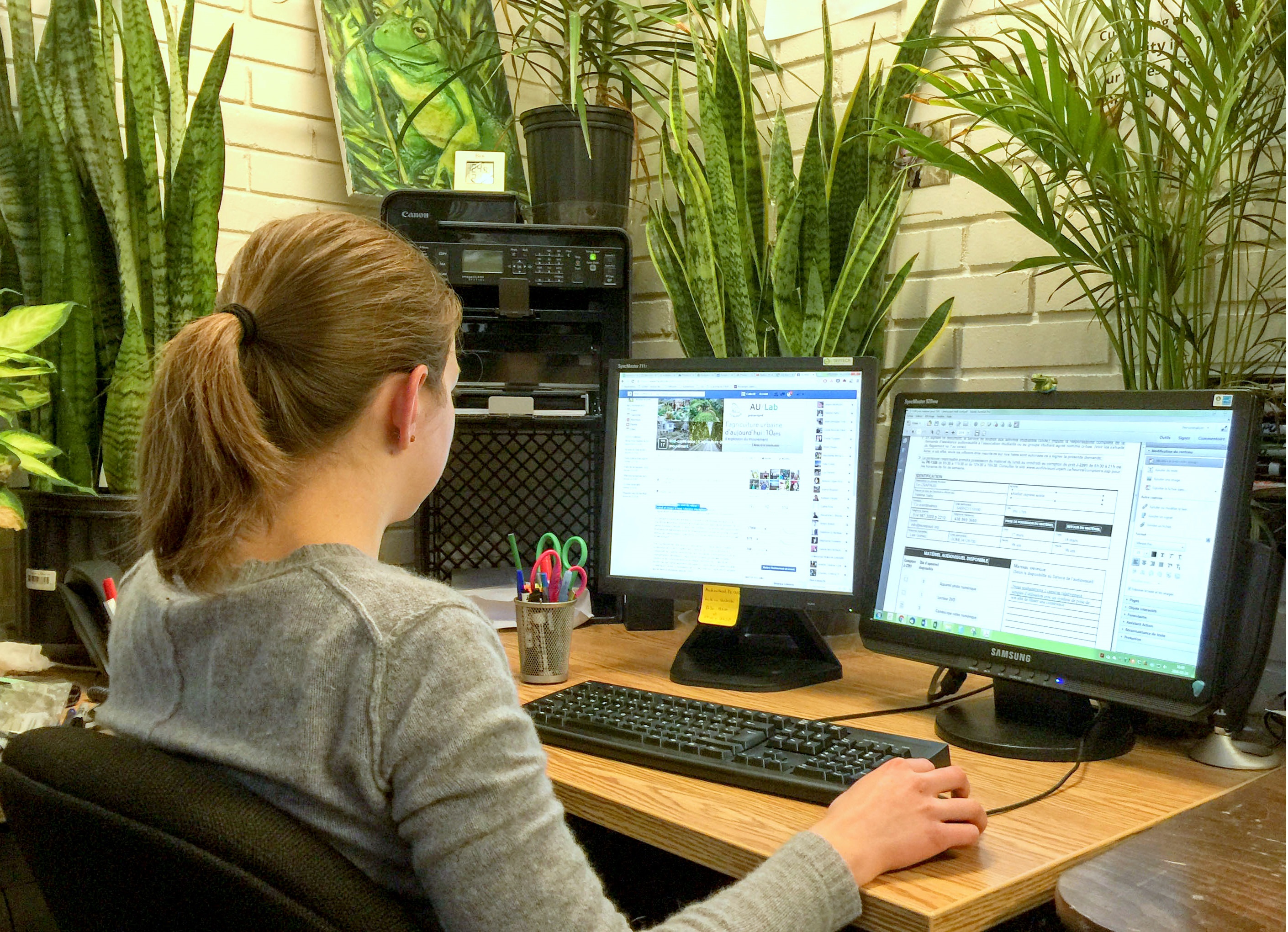 Hélène au Bureau